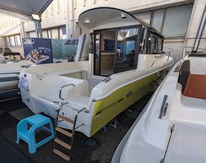 Manara 21 Pilothouse